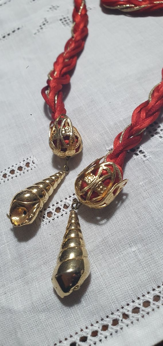 Cinturina in codine di seta