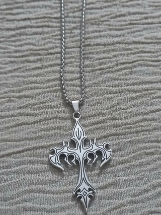 Cadena con colgabte Cruz en llamas