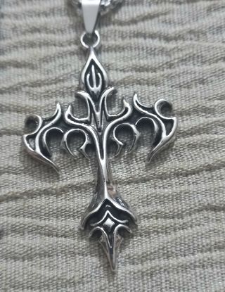 Cadena con colgabte Cruz en llamas