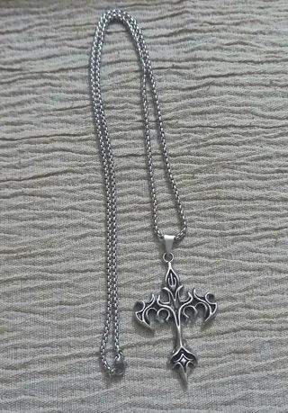 Cadena con colgabte Cruz en llamas