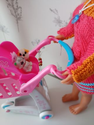 Nancy con carro de bebe y compra 