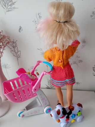 Nancy con carro de bebe y compra 