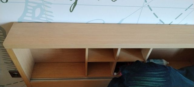 Cabecero cama grande y mesillas .Modelo original .