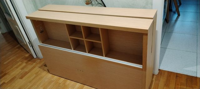 Cabecero cama grande y mesillas .Modelo original .