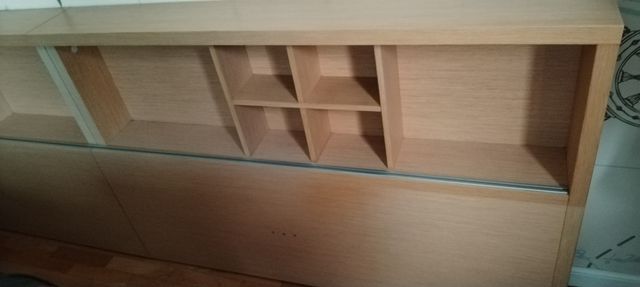 Cabecero cama grande y mesillas .Modelo original .