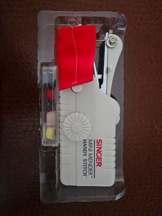 MINI MÁQUINA DE COSER SINGER PORTÁTIL