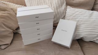 Cajas iPad 9 y iPad mini.