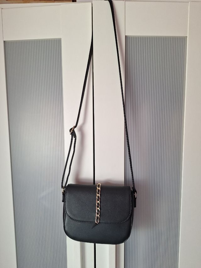 Bolso bandolera negro y dorado