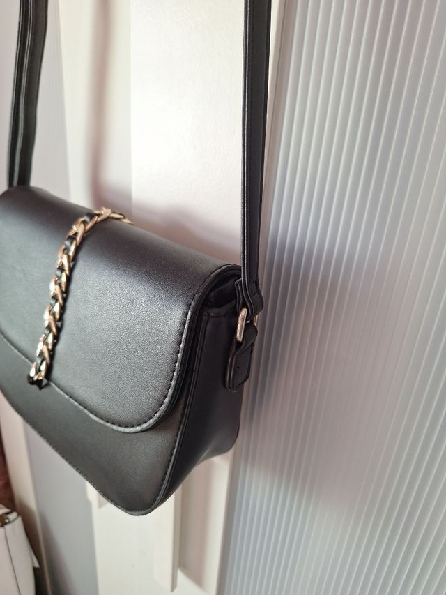 Bolso bandolera negro y dorado