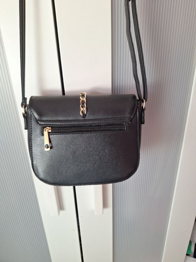 Bolso bandolera negro y dorado