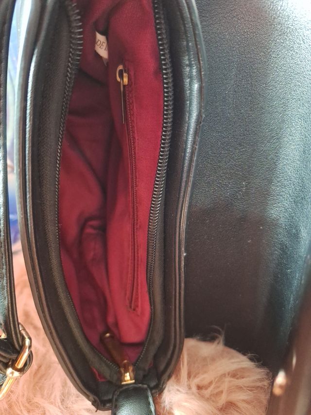 Bolso bandolera negro y dorado