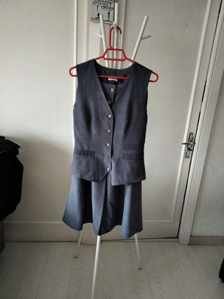 Conjunto de falda y chaleco