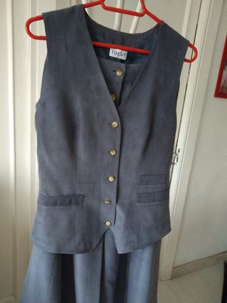 Conjunto de falda y chaleco