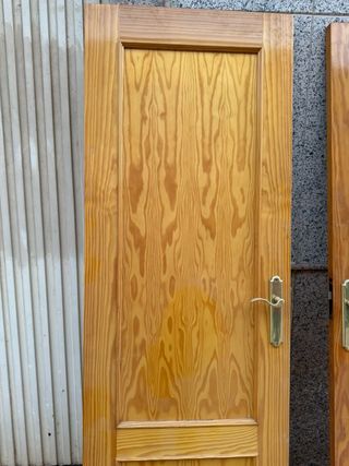 Puertas de pino maciza 