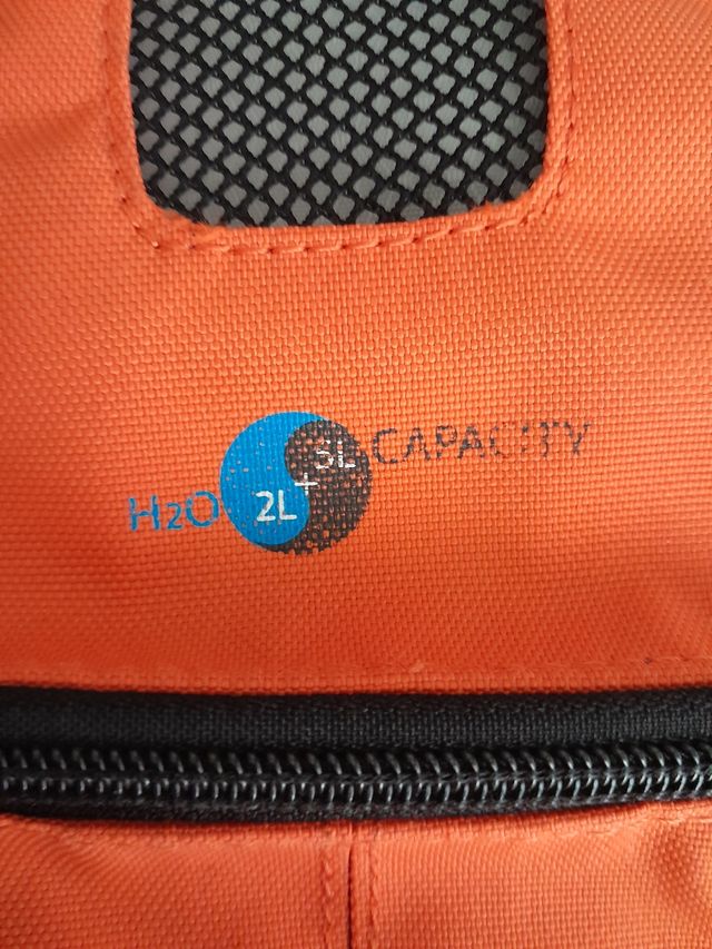 Mochila con bolsa de hidratccion 2L