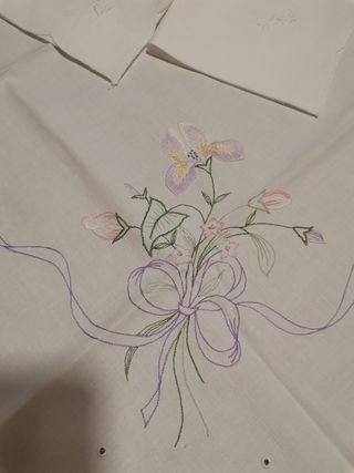Tovaglia da the ricamata a mano