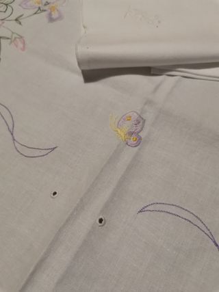 Tovaglia da the ricamata a mano