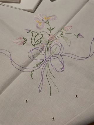 Tovaglia da the ricamata a mano