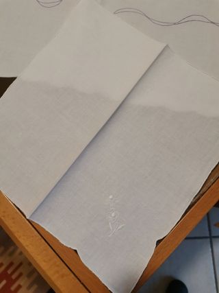 Tovaglia da the ricamata a mano