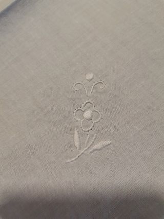 Tovaglia da the ricamata a mano