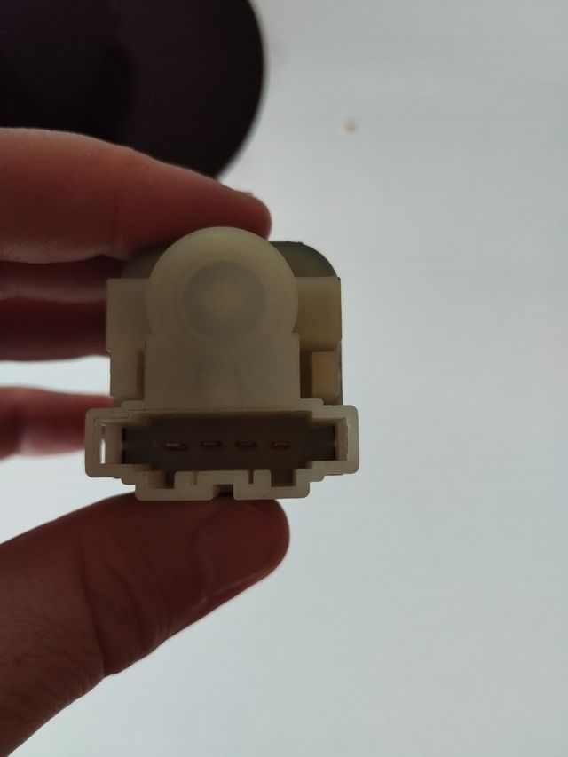 Interruptor luz freno Audi s4 b6
