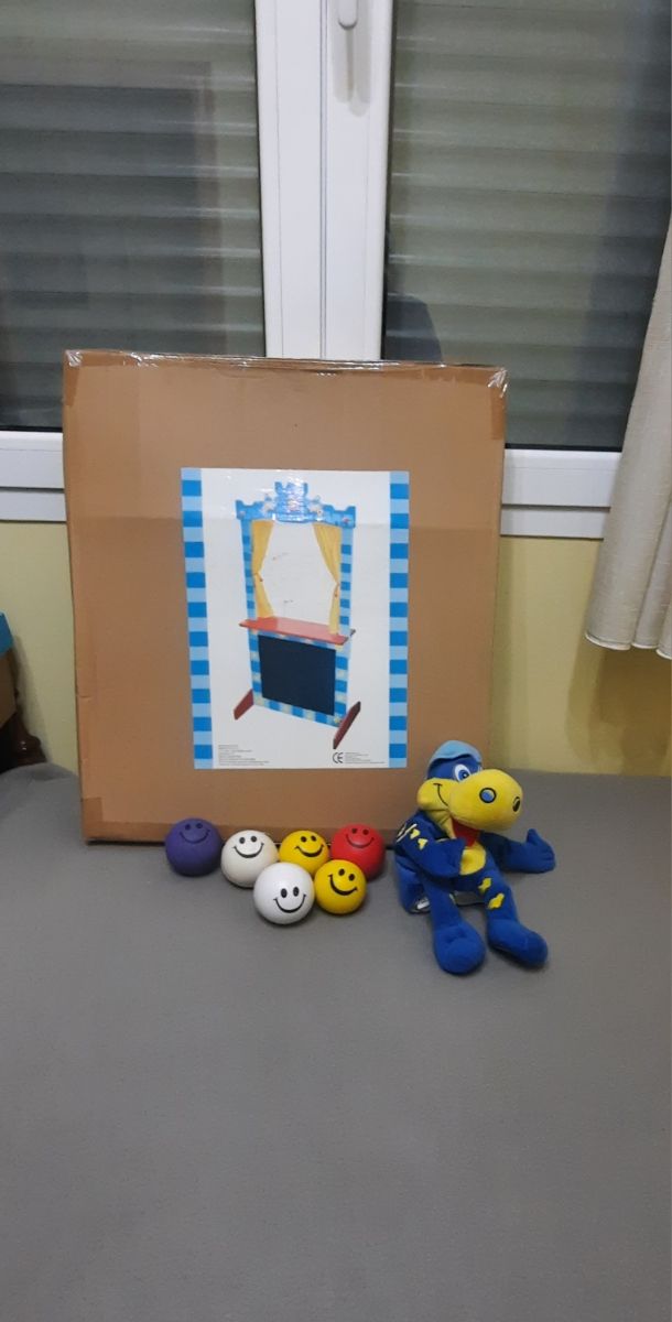 Teatrillo marionetas de madera