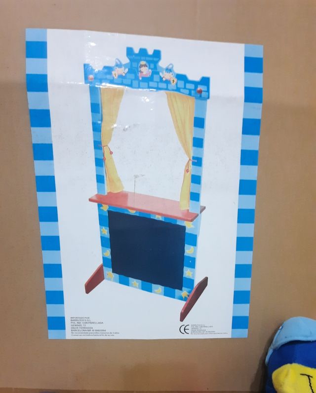Teatrillo marionetas de madera
