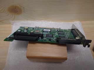 Controladora disco SCSI Adaptec AHA-2940U2W PCI