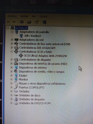 Controladora disco SCSI Adaptec AHA-2940U2W PCI
