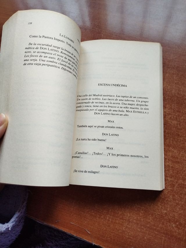 Luces de Bohemia: Esperpento. Edición de Alonso Zamora Vicente. Guía de lectura y glosario de Joaquín del Valle-Inclán (Spanish Edition)