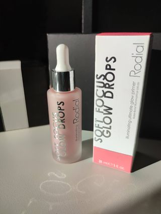 Prebase iluminadora Rodial Soft Focus Glow Drops