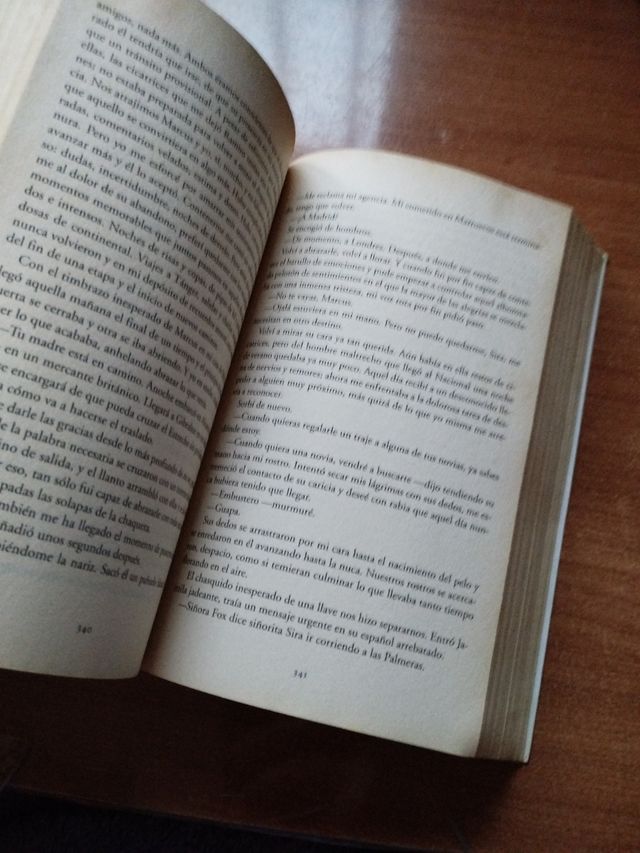 El tiempo entre costuras de María Dueñas.