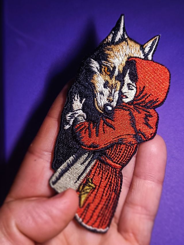 Parche bordado Caperucita y lobo feroz