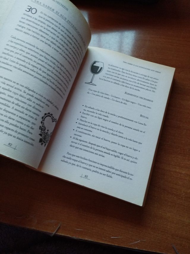 111 Secretos Hechizos (111 Secretos/ 111 Secrets) (Spanish Edition)