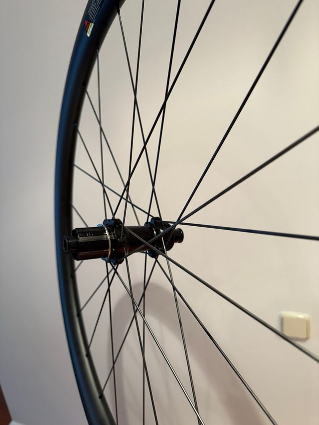 Llantas Carbon speed cycle