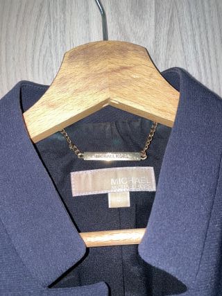 Chaqueta curta y pantalones skinny Michael Kors