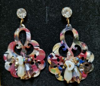 Pendientes fantasía con tonos rosas