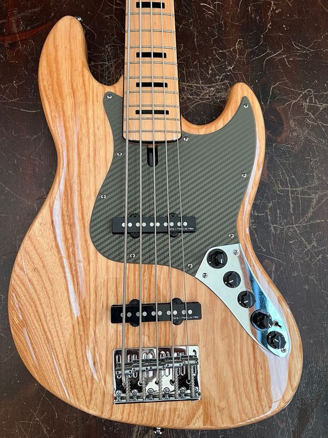 Pickguard marcus miller serie V carbono fender 4 5