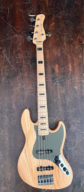 Pickguard marcus miller serie V carbono fender 4 5