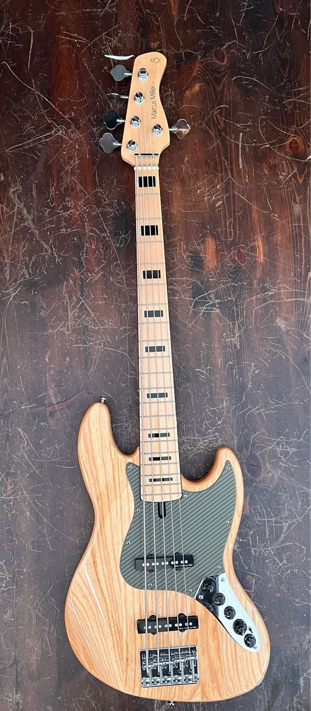 Pickguard marcus miller serie V carbono fender 4 5