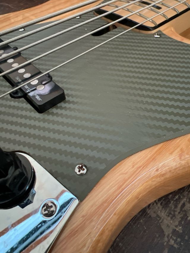 Pickguard marcus miller serie V carbono fender 4 5