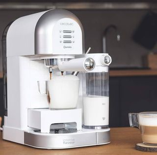 Cafetera Cecotec Power Instantccino 20 Chic blanca