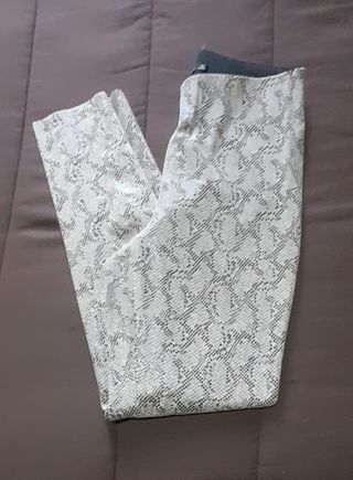 Pantalón pitillo Zara 