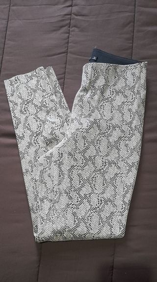 Pantalón pitillo Zara 