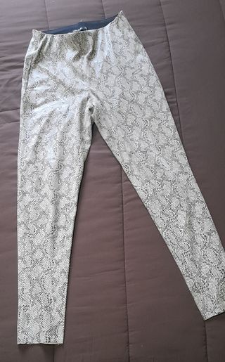Pantalón pitillo Zara 