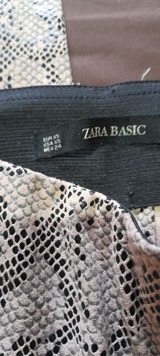 Pantalón pitillo Zara 