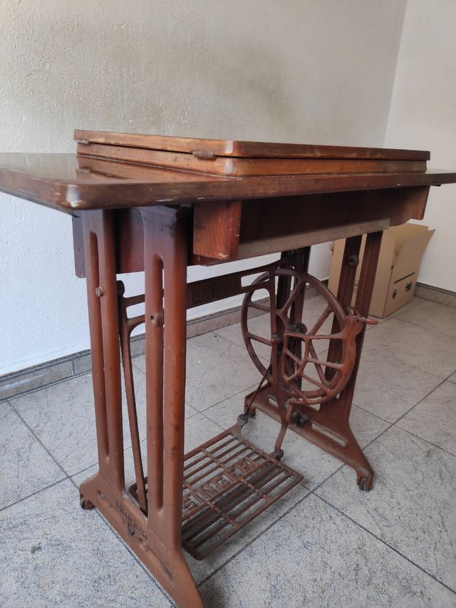 Mesa Singer para máquina de coser antigua