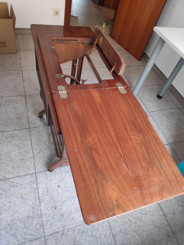 Mesa Singer para máquina de coser antigua