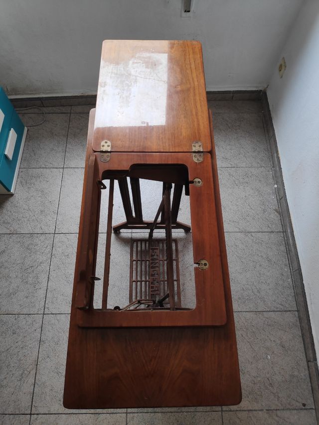 Mesa Singer para máquina de coser antigua