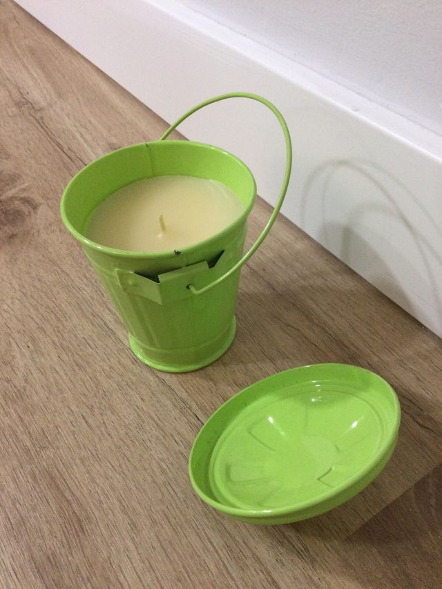 Vela con portavelas cubo retro
